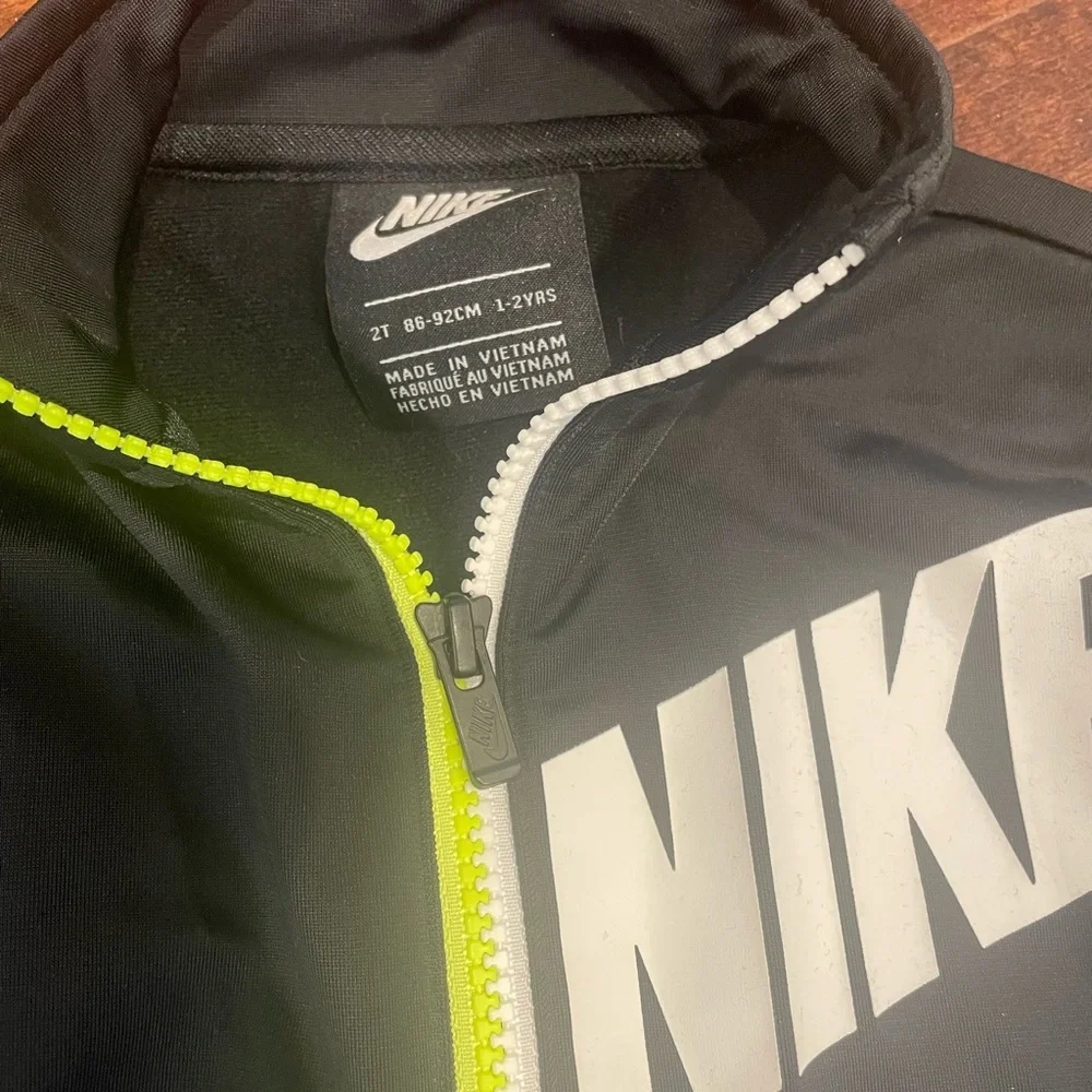 Nike Toddler Hoodie and Joggers Pants Two-piece Track Set - Picture 5 of 7